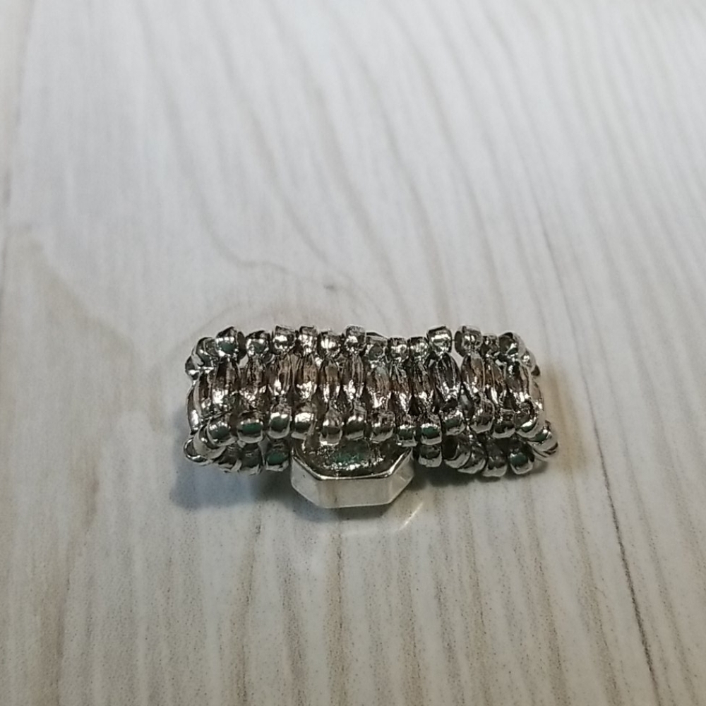Cookie Lee silver stretch ring with large unique cut gem in the middle NWT - Picture 5 of 6